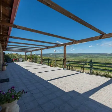 Cuaddus E Tellas Farmház